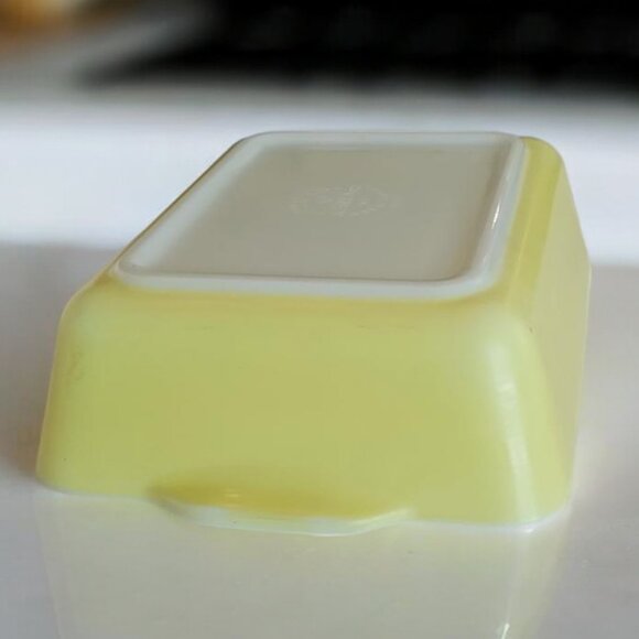 "RARE" Vintage Yellow Rectangular Pyrex 0503 B-4 Ovenware W/O Lid - Picture 8 of 12